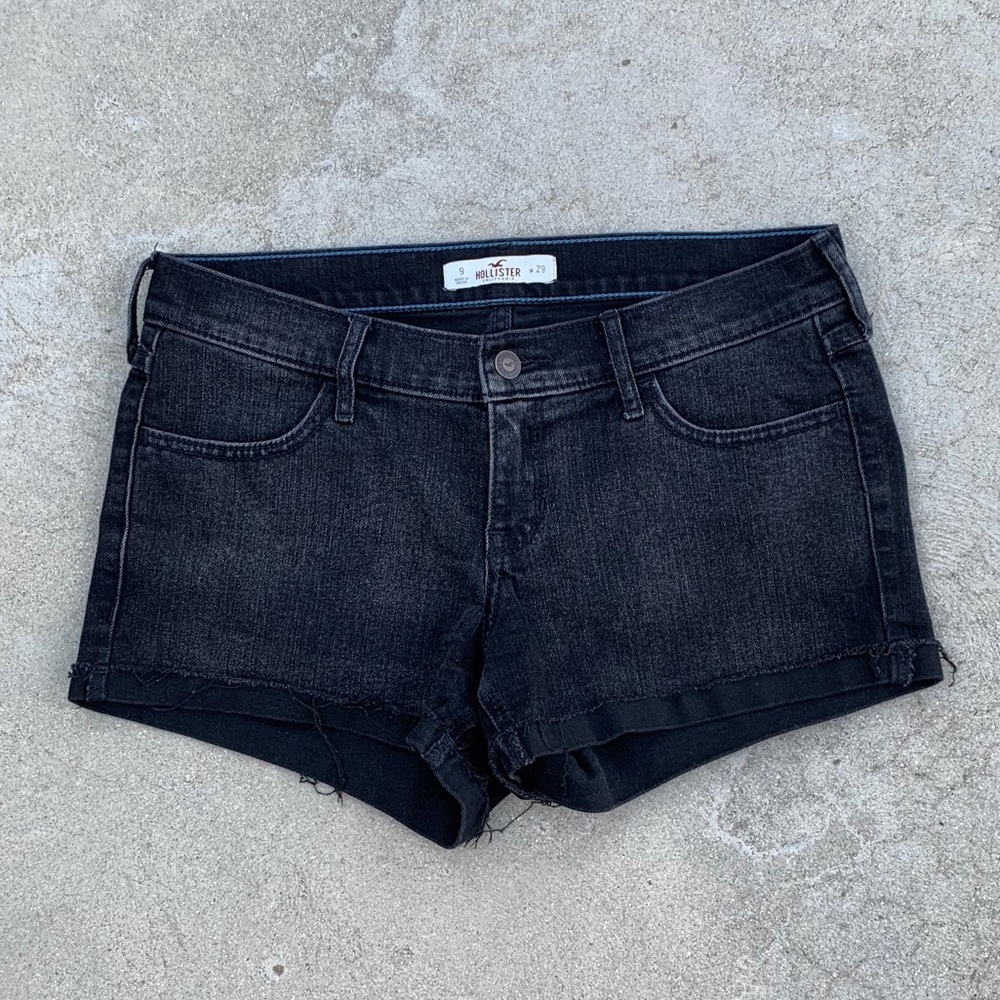 Hollister Cuff Rolled Black Shorts - Picture 2 of 5